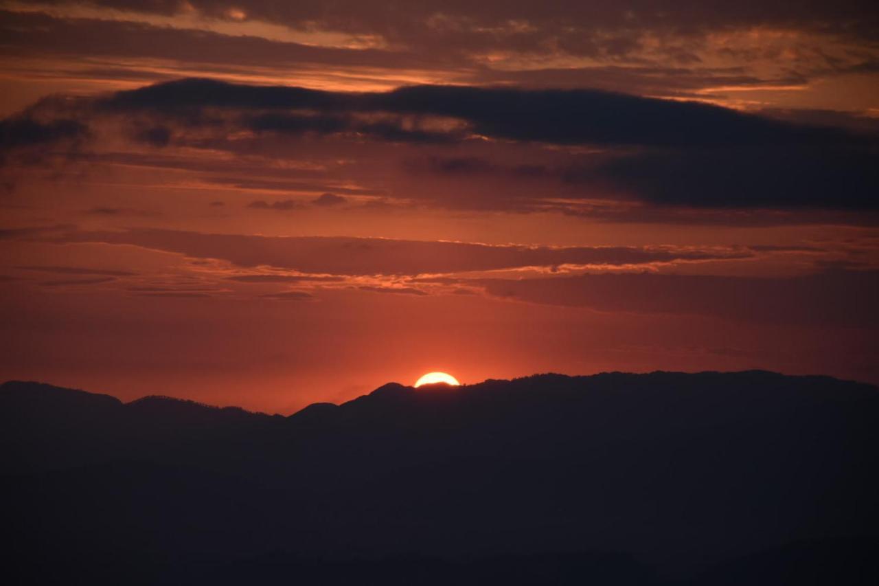 Bojinee Nagarkot Resort Bagian luar foto