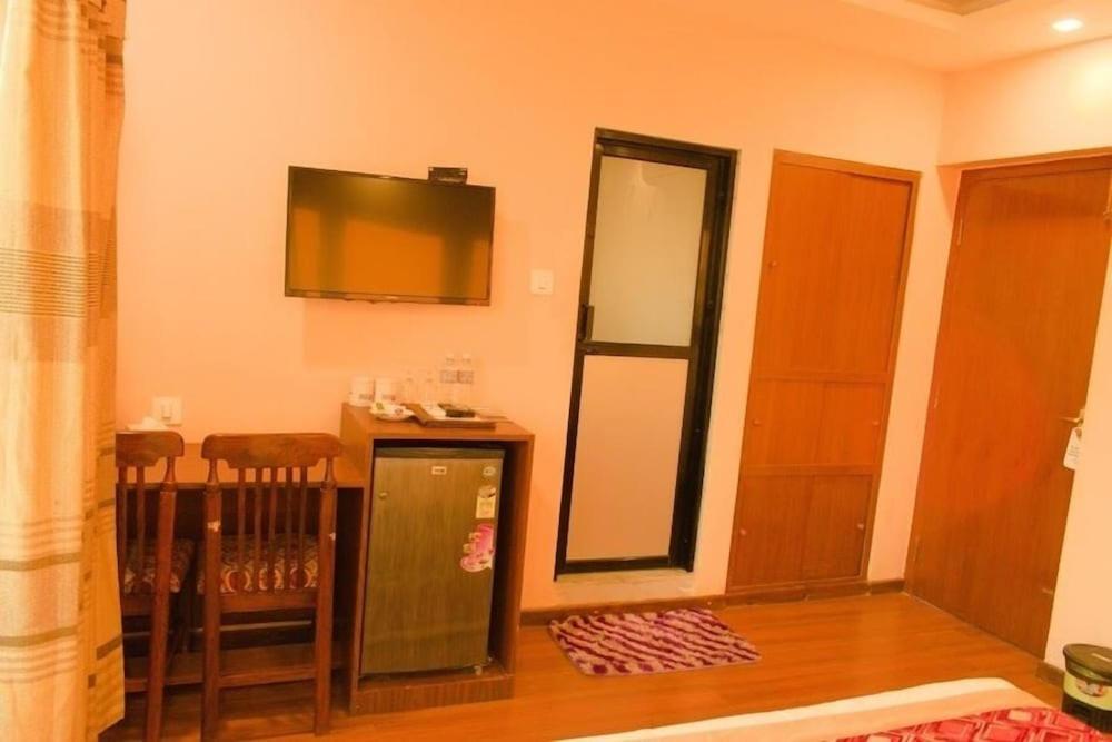 Bojinee Nagarkot Resort Ruang foto